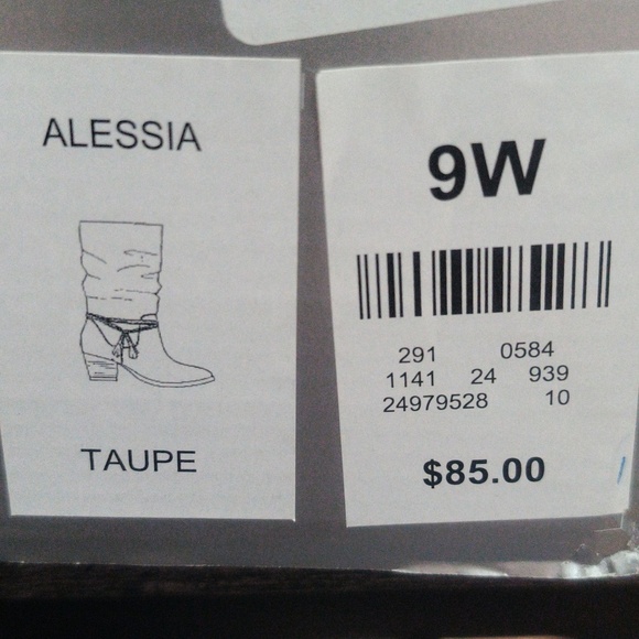 Women Heeled Boots - Size 9 Wide - Picture 5 of 5